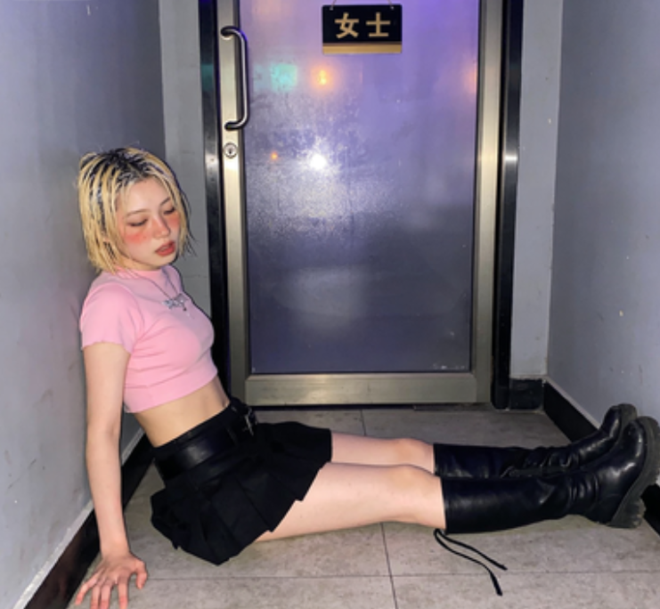 【進階教學】讓矜持女友變身「欲火尤物」！超級金蒼蠅催情水：如何讓她主動索求？